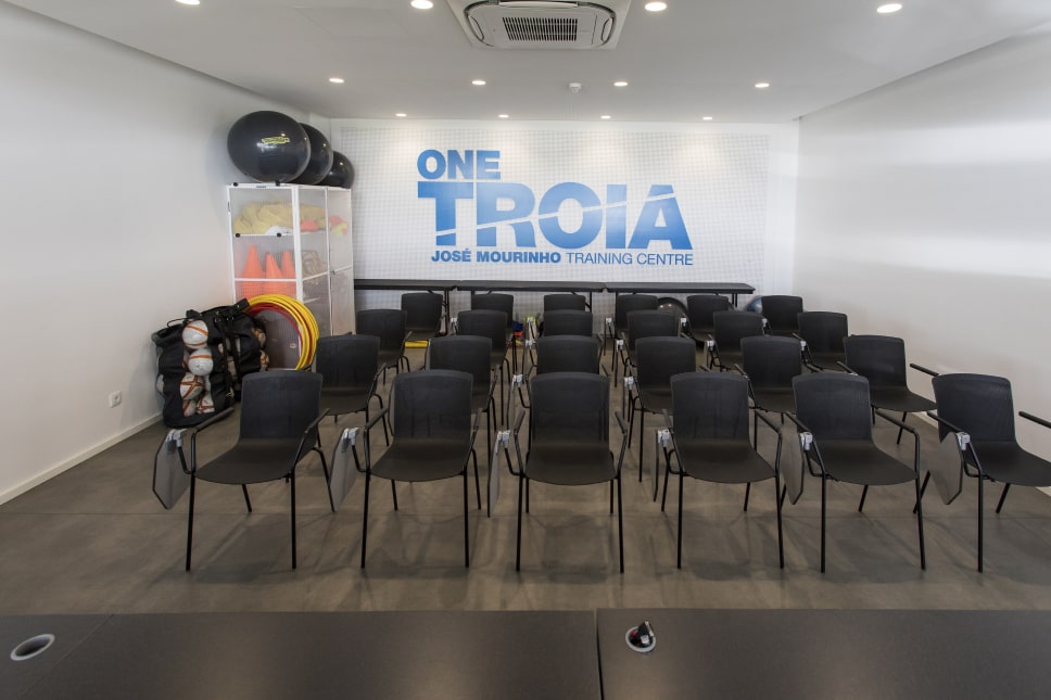 Estágios Edificio De Apoio