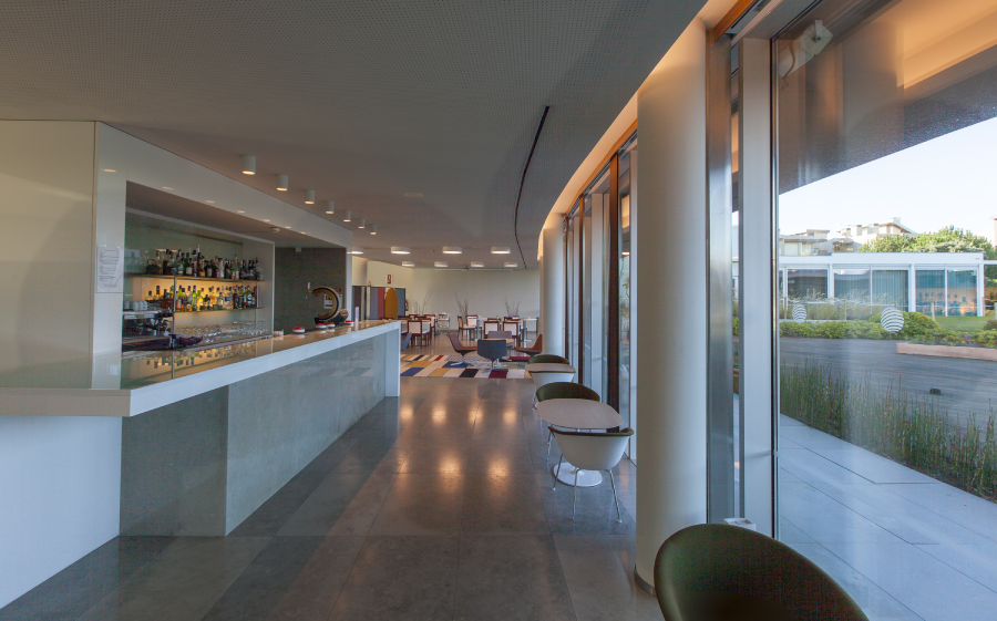 Aqualuz Troia Bar Atrium (1)