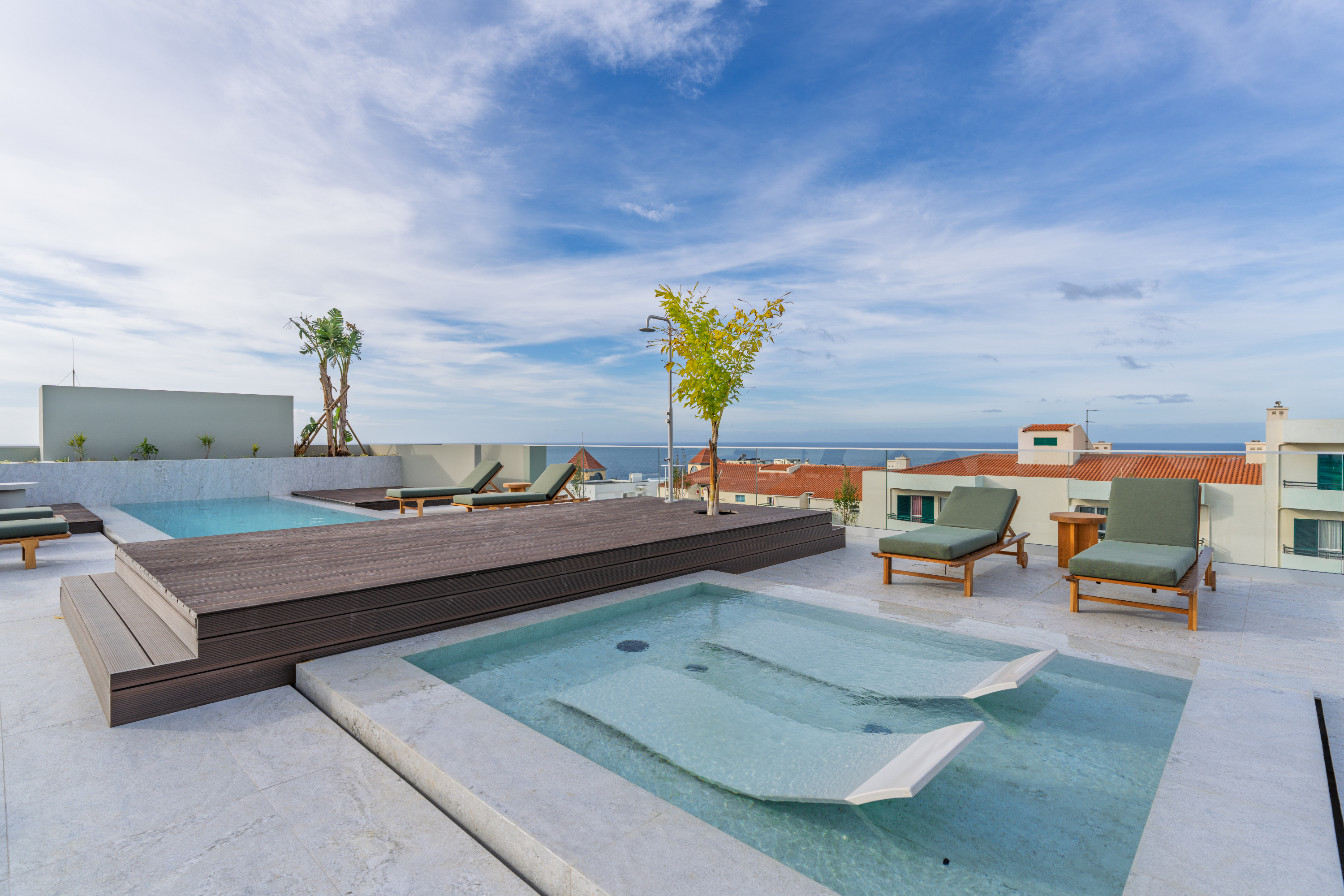 EDITORY OCEAN WAY ROOFTOP 17122025 0231 (1)