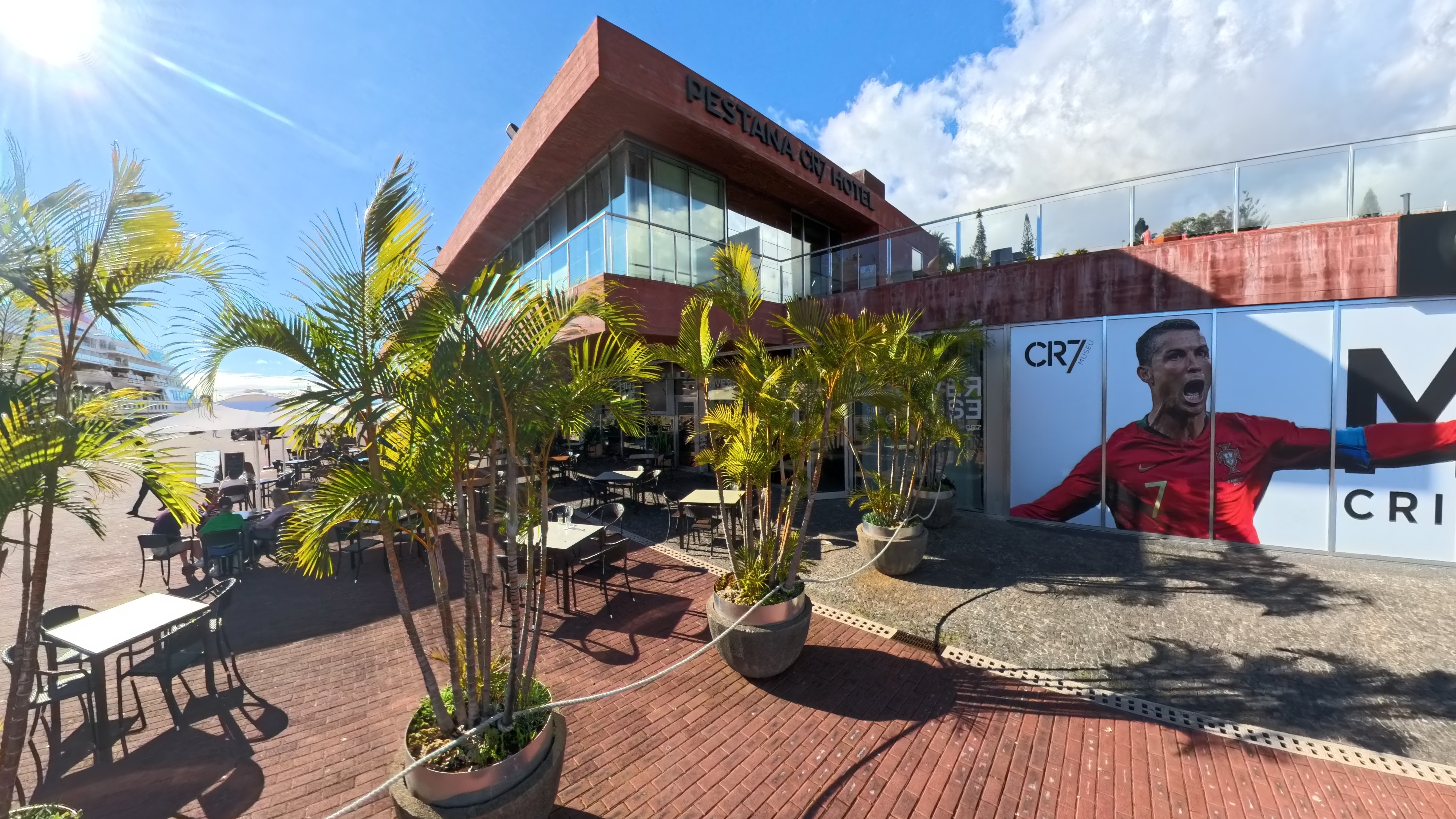 Shutterstock 2728041863